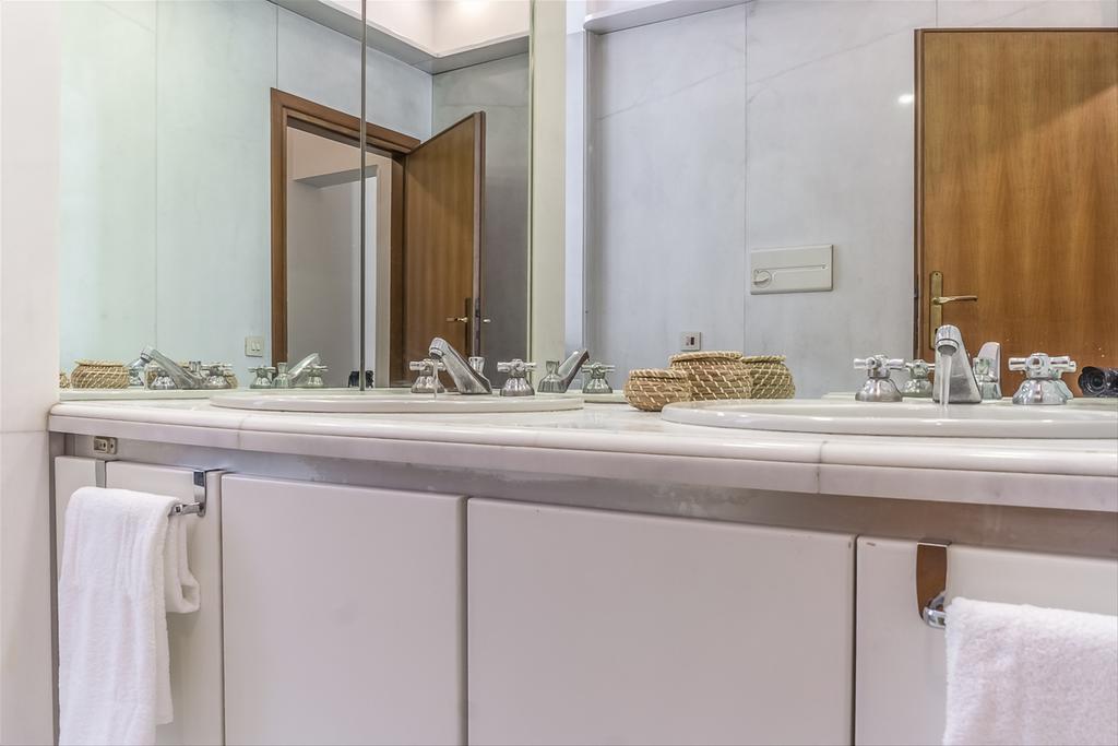 Palazzo Borghese Lovely Flat Рим Екстер'єр фото